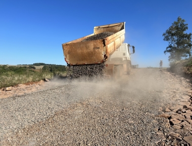 Prefeitura investe em melhorias na estrada da Linha Sanga Mate